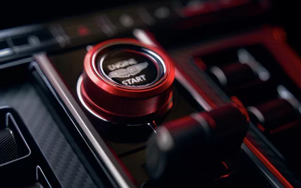   Aston Martin Vantage S - 2025