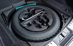   Range Rover Evoque R-Dynamic (Seoul Pearl Silver) - 2019