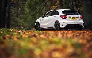   Mercedes-AMG A 45 4MATIC UK-spec - 2015