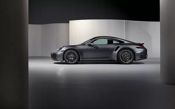   Porsche 911 Turbo S - 2025