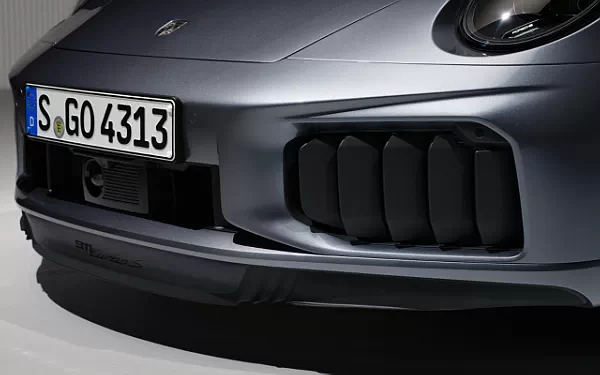   Porsche 911 Turbo S - 2025