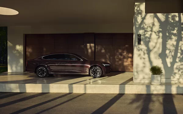   Volvo S90 T8 Recharge China-spec - 2025