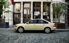   Volvo S40 - 2004
