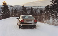   Volvo S60 AWD - 2002