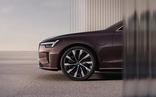   Volvo S90 T8 Recharge - 2025