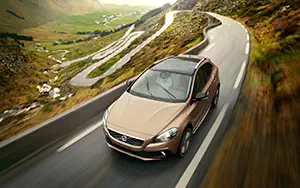   Volvo V40 Cross Country - 2013