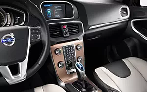   Volvo V40 Cross Country - 2013