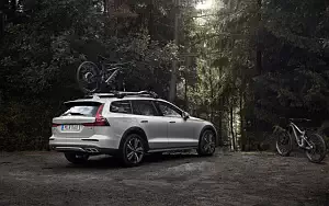   Volvo V60 T5 Cross Country - 2018