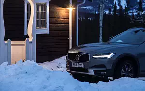   Volvo V90 D5 Cross Country - 2017