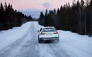   Volvo V90 T6 Cross Country - 2017