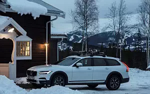   Volvo V90 T6 Cross Country - 2017