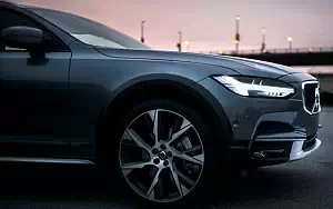   Volvo V90 T6 Cross Country - 2017