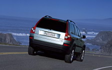   Volvo XC90 - 2003
