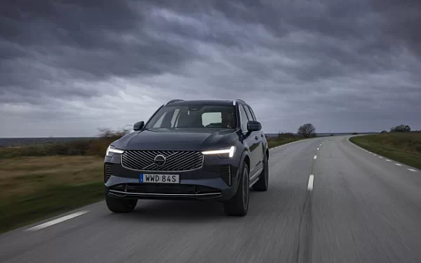   Volvo XC90 B5 AWD - 2024