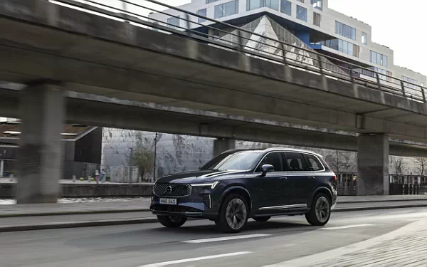   Volvo XC90 B5 AWD - 2024