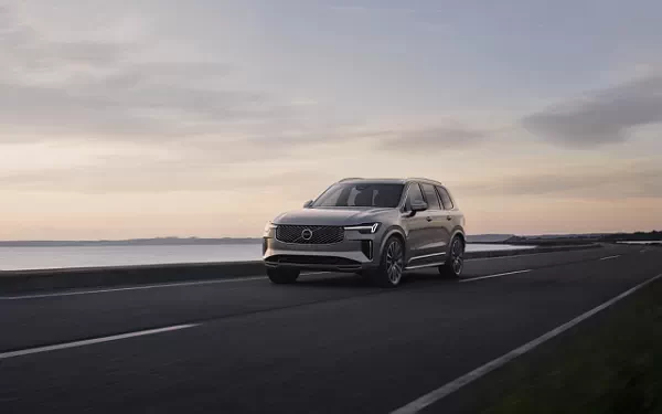   Volvo XC90 T8 Recharge AWD - 2024