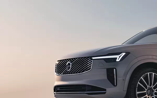   Volvo XC90 T8 Recharge AWD - 2024
