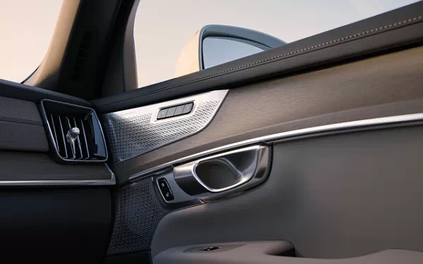   Volvo XC90 T8 Recharge AWD - 2024