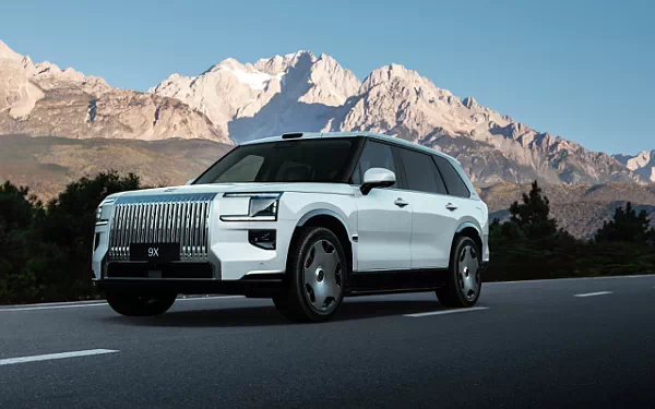   Zeekr 9X (White) - 2025